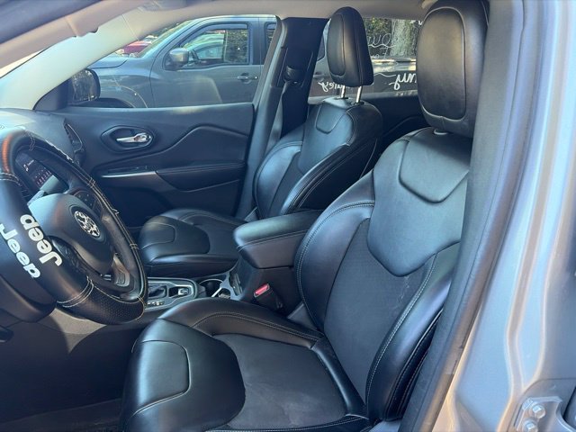 Used 2019 Silver Jeep Latitude Plus image 26