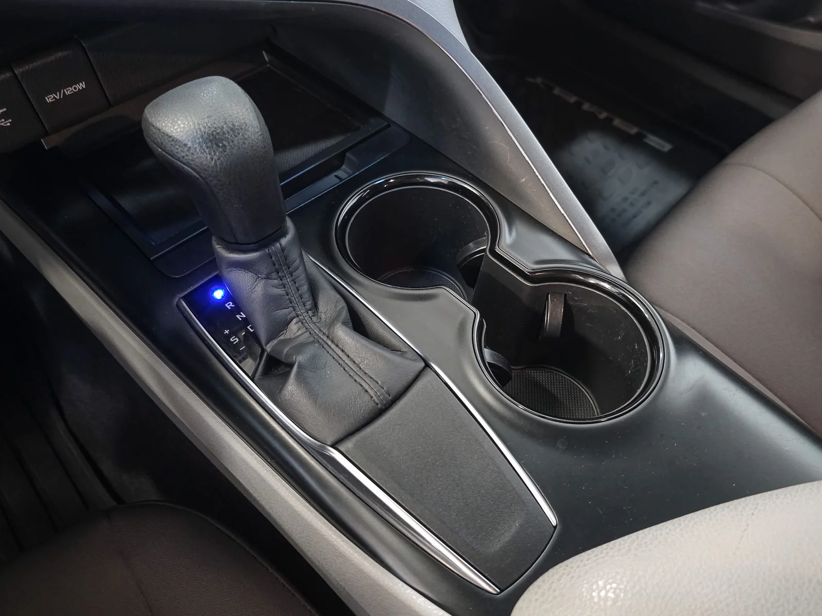 Used 2018 Gray Toyota LE image 26