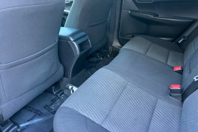Used 2016 Silver Toyota LE image 13