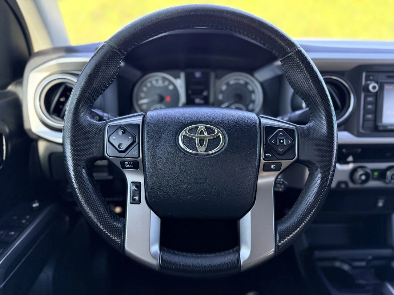 Used 2017 White Toyota SR5 V6 4x2 4dr Double Cab 5.0 ft SB image 18