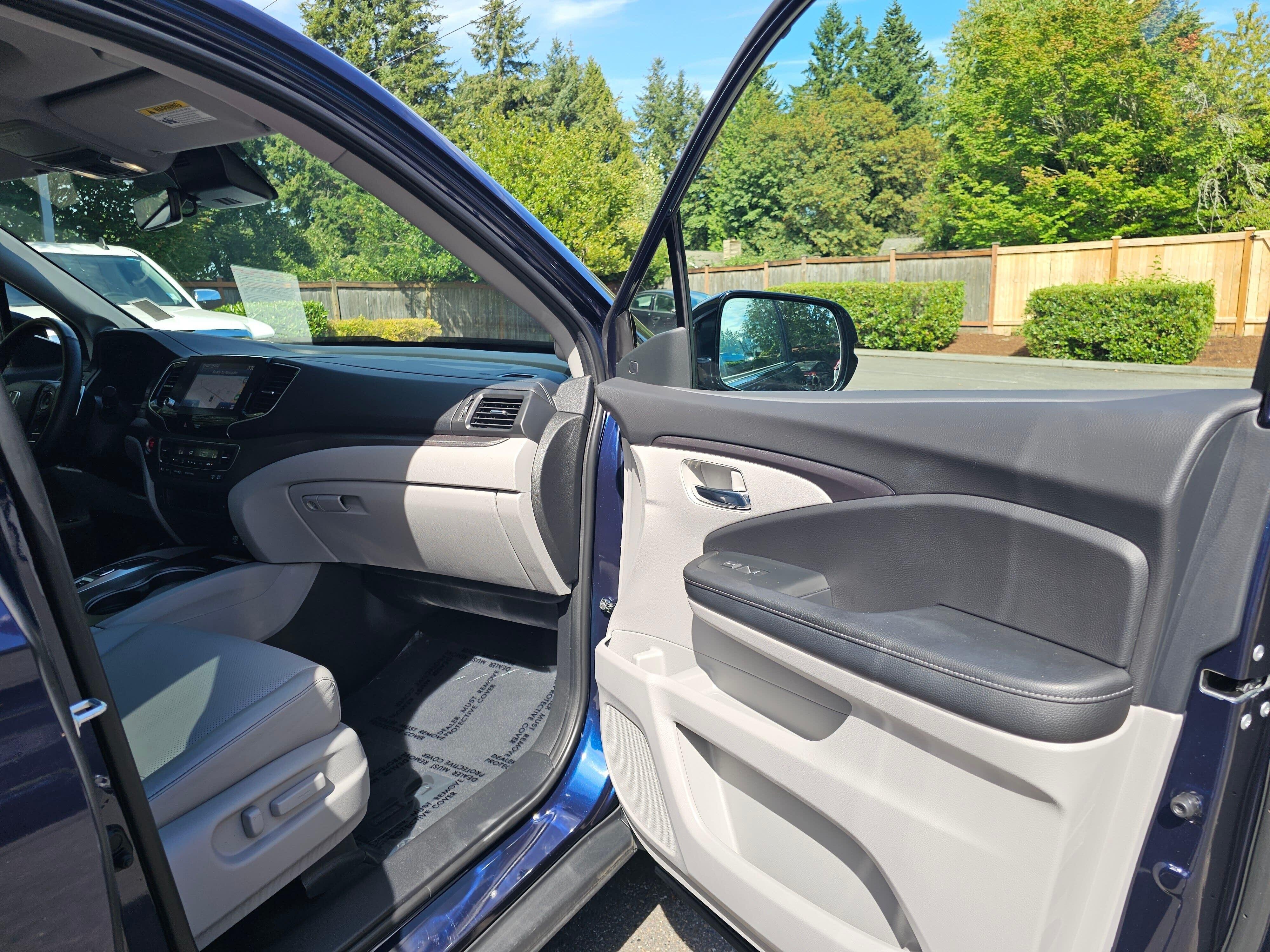Certified Used 2023 Obsidian Blue Pearl Honda AWD RTL-E image 12