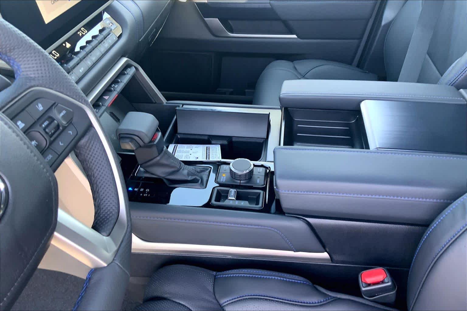 New 2026 Wind Chill Pearl Toyota Platinum image 7