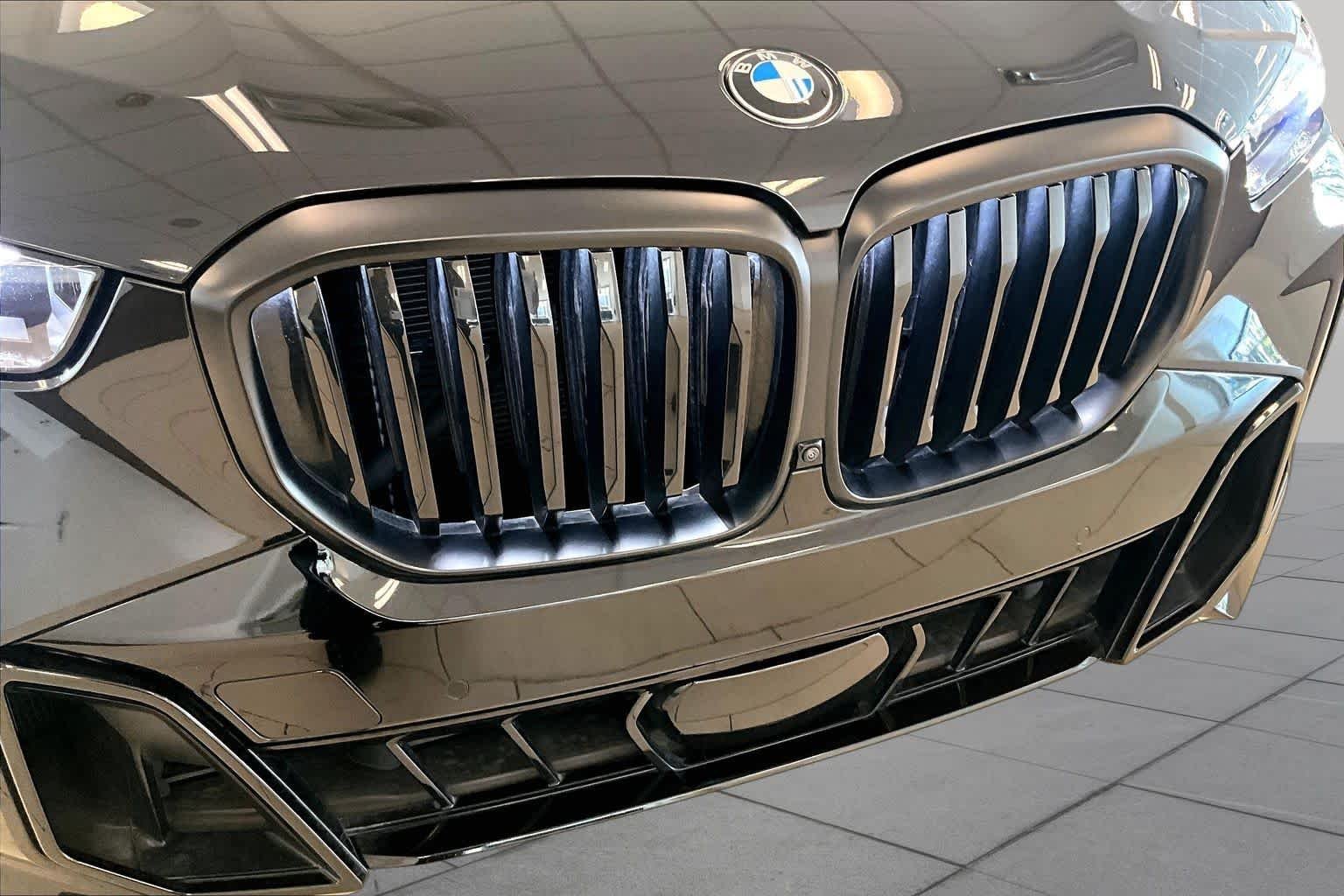 Used 2024 Black Sapphire Metallic BMW sDrive40i image 28
