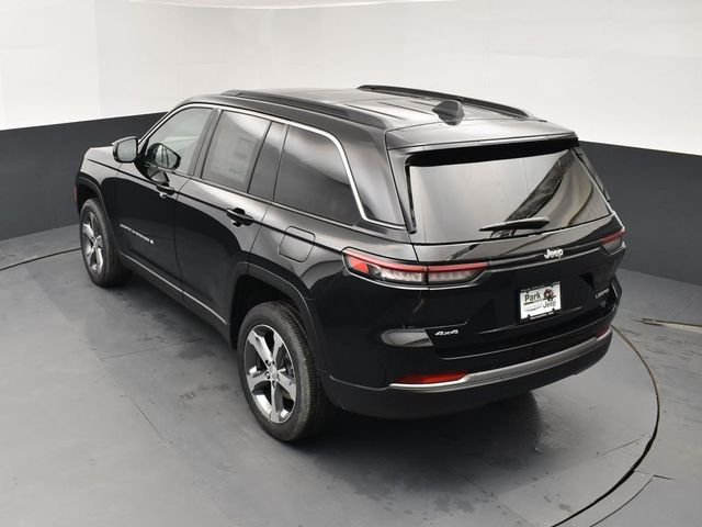 New 2026 Diamond Black Crystal Pearl-Coat Exterior Paint Jeep Limited image 16