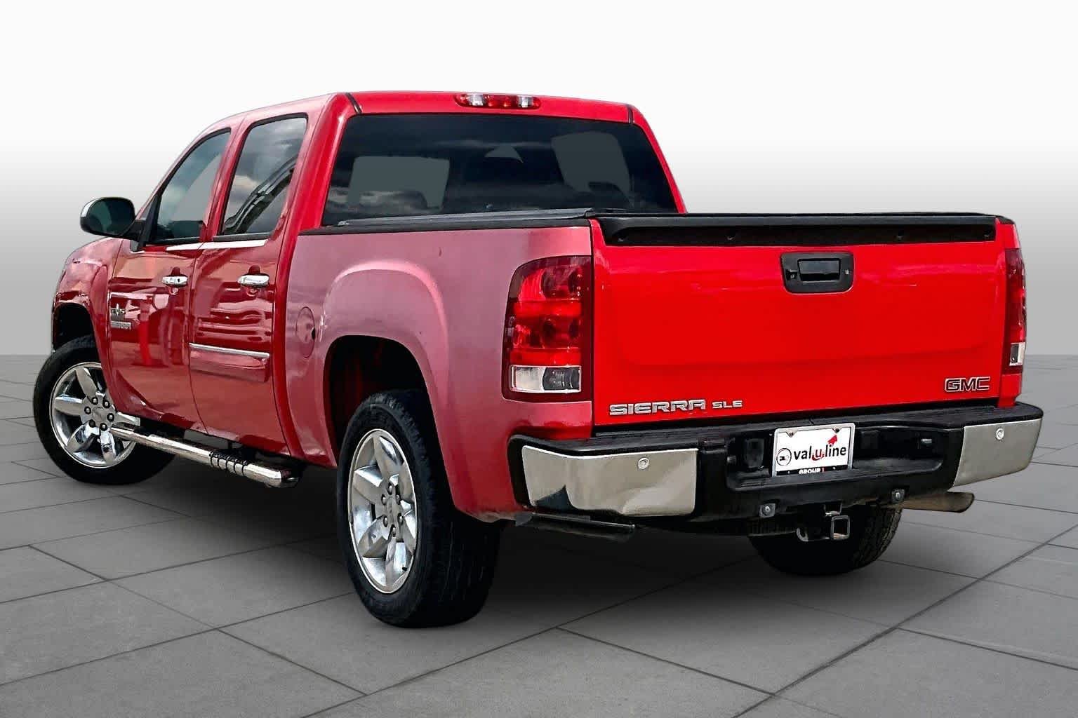 Used 2013 Fire Red GMC SLE image 11