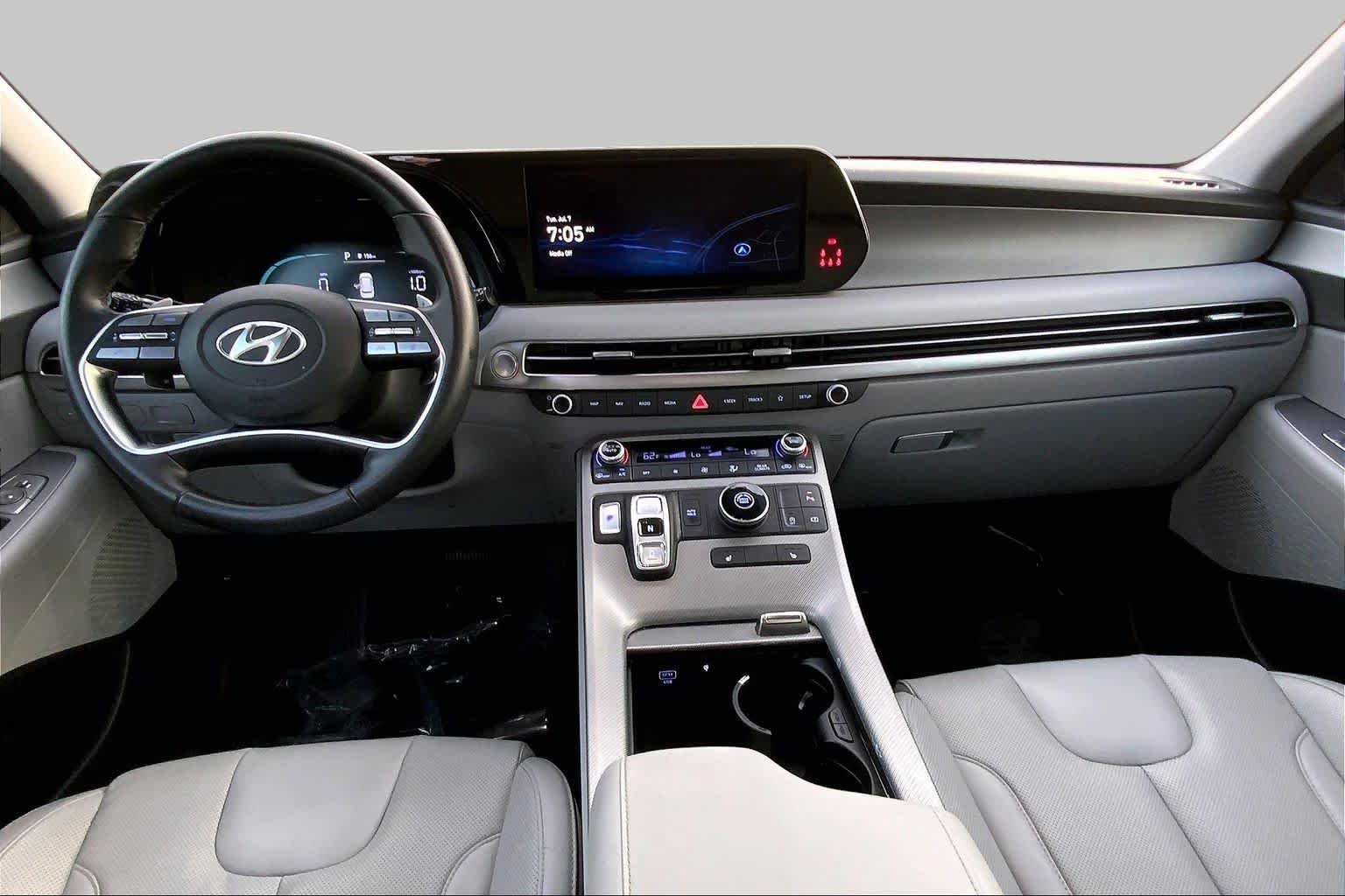 Used 2024 Abyss Black Pearl Hyundai SEL 7P image 14