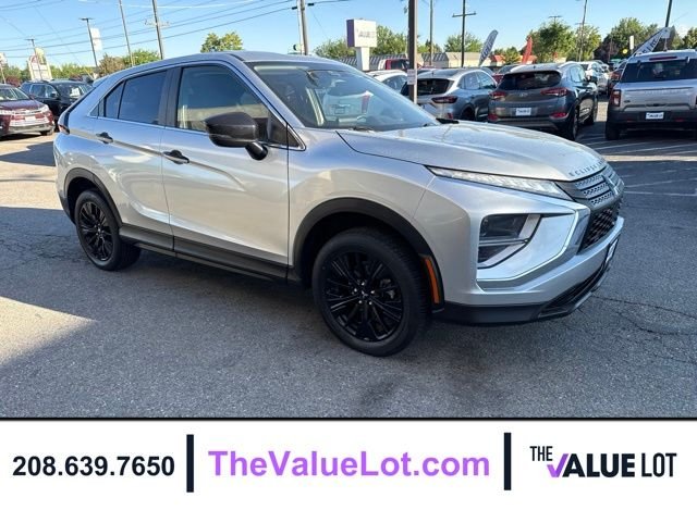Used 2022  Mitsubishi LE image 2