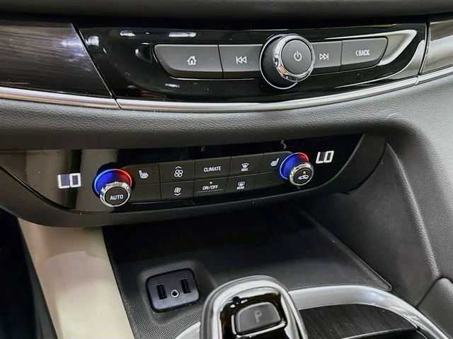 Certified Used 2018 White Frost Tri-Coat Buick Essence image 15