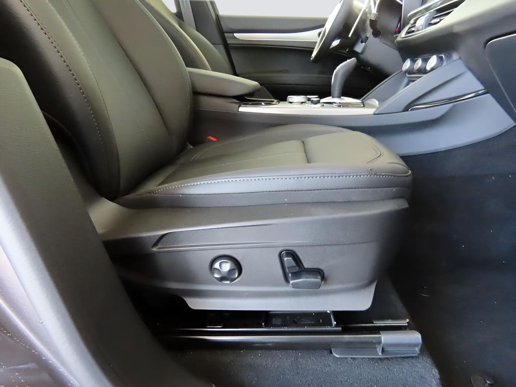 2025 Alfa Romeo Stelvio Base - Photo 12