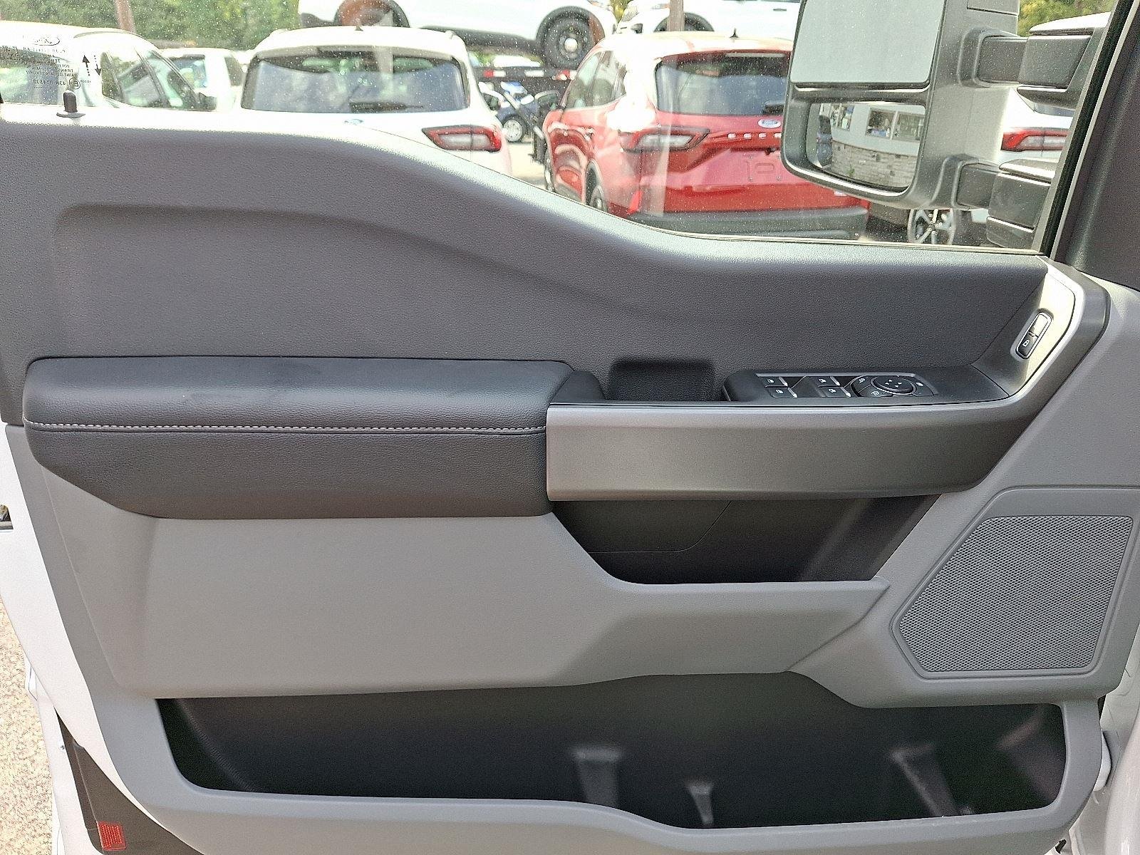 New 2026 Oxford White Ford F-350® XL image 9