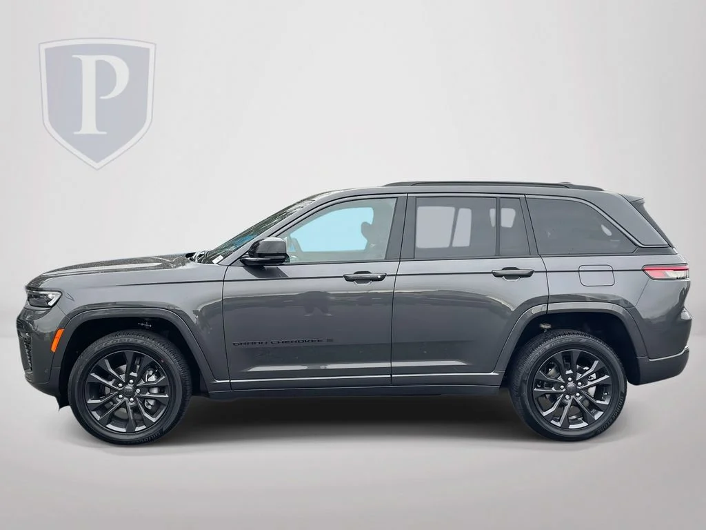 New 2026 Baltic Gray Metallic Clear-Coat Exterior Paint Jeep Limited Reserve image 5