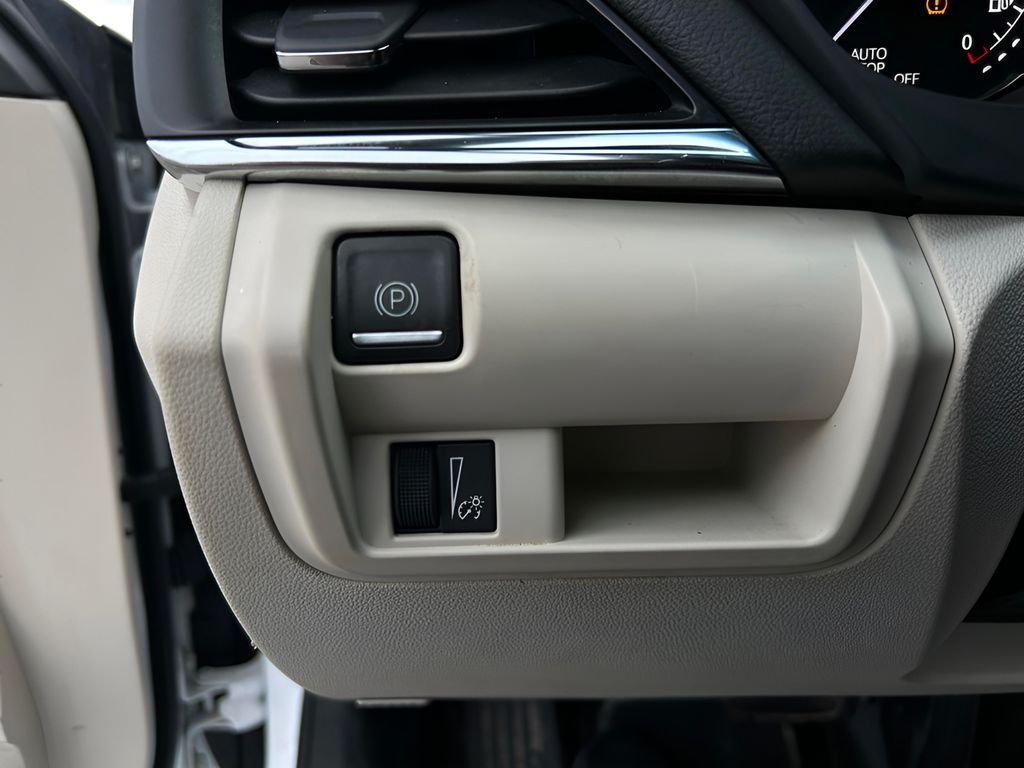 Used 2024 White Cadillac Premium Luxury image 11
