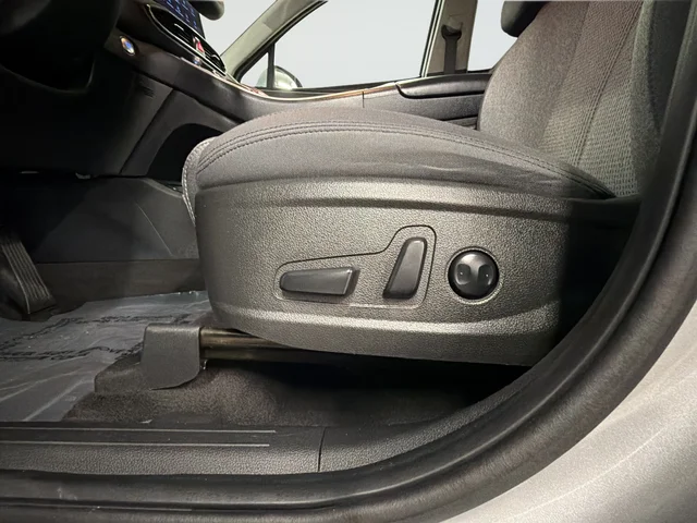 Used 2023 Silver Hyundai SEL image 19