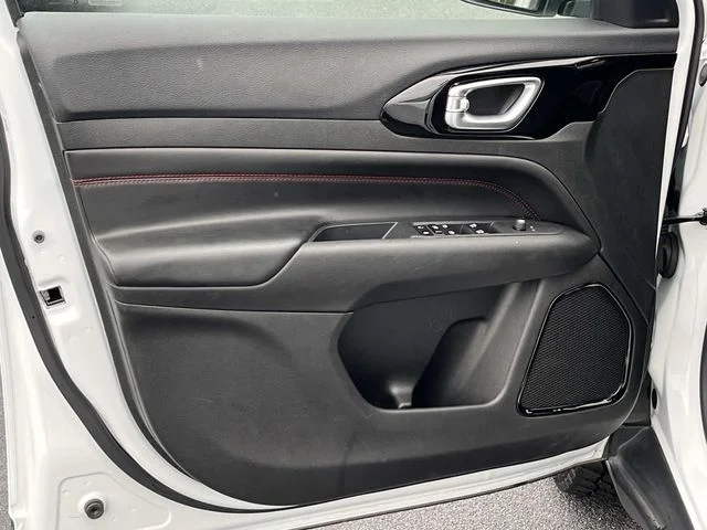 Used 2025 White Jeep Trailhawk image 24