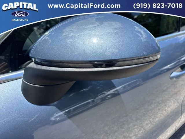 Used 2019  Porsche Base image 12
