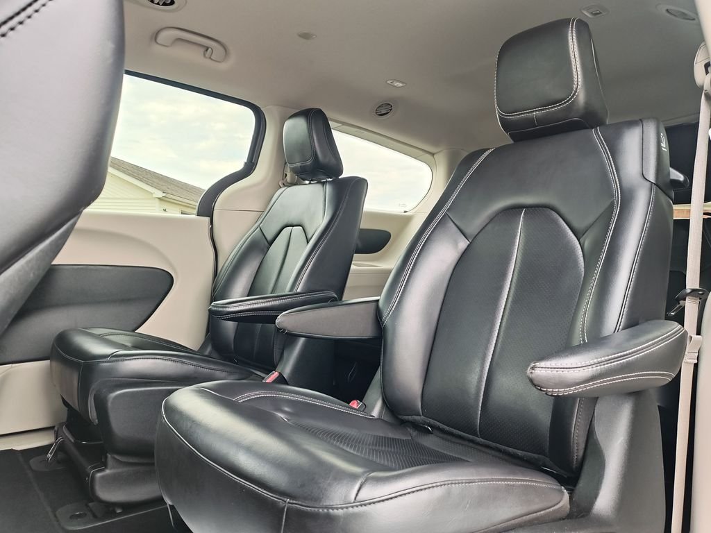 Used 2023 White Chrysler Touring L image 14