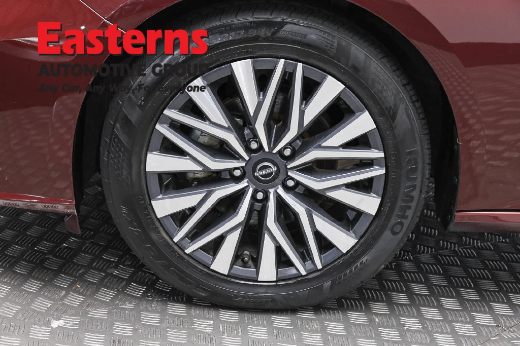 Used 2024 Red Nissan 2.5 SV image 33