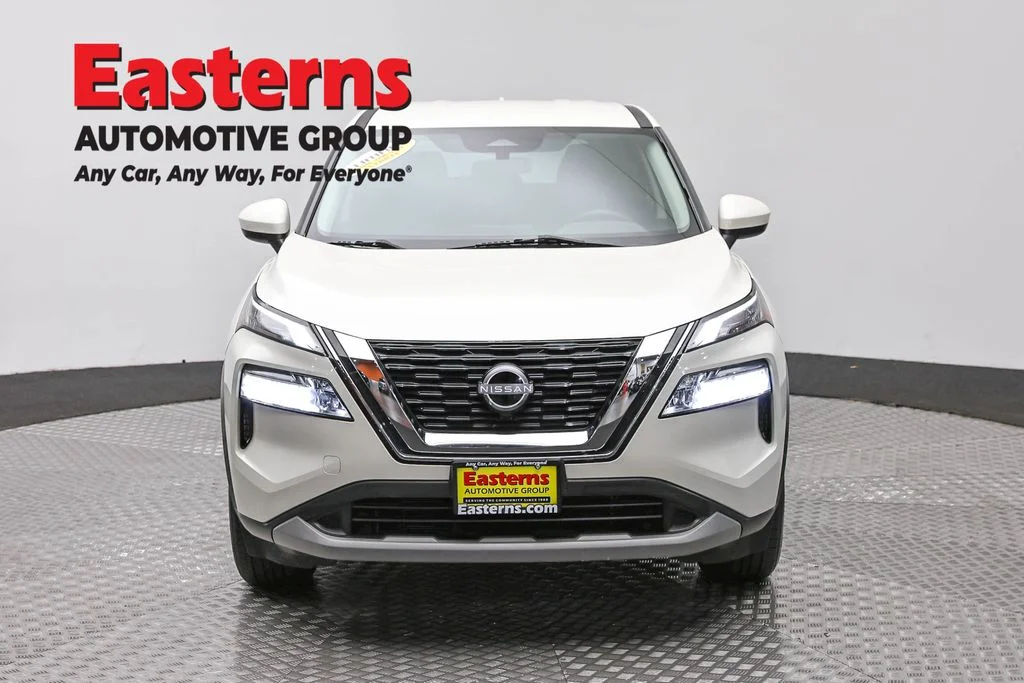 Used 2023 White Nissan SV image 2
