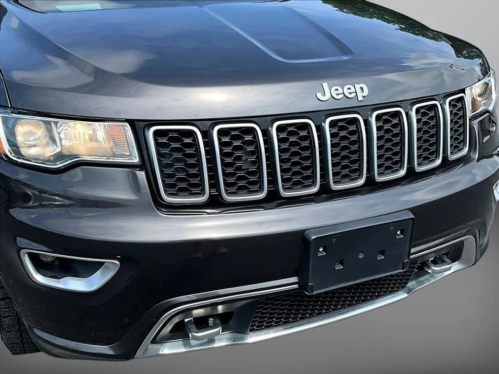 Used 2018 Crystal Metallic Jeep Limited image 34