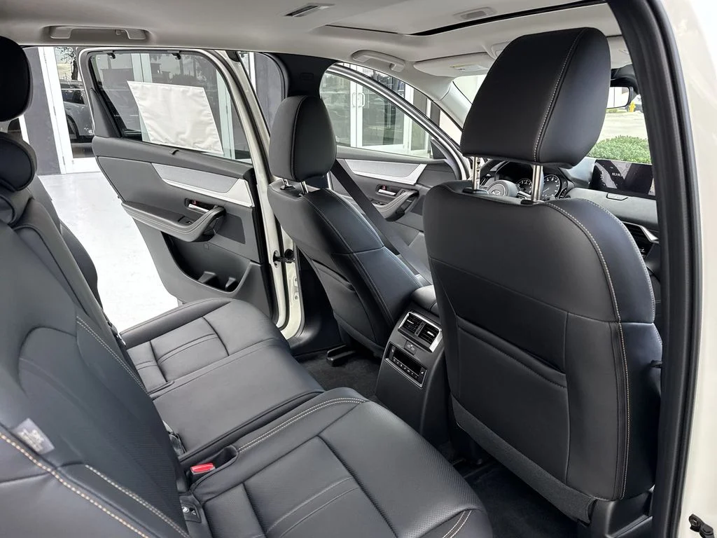New 2026 White Mazda 3.3 Turbo Preferred AWD image 33