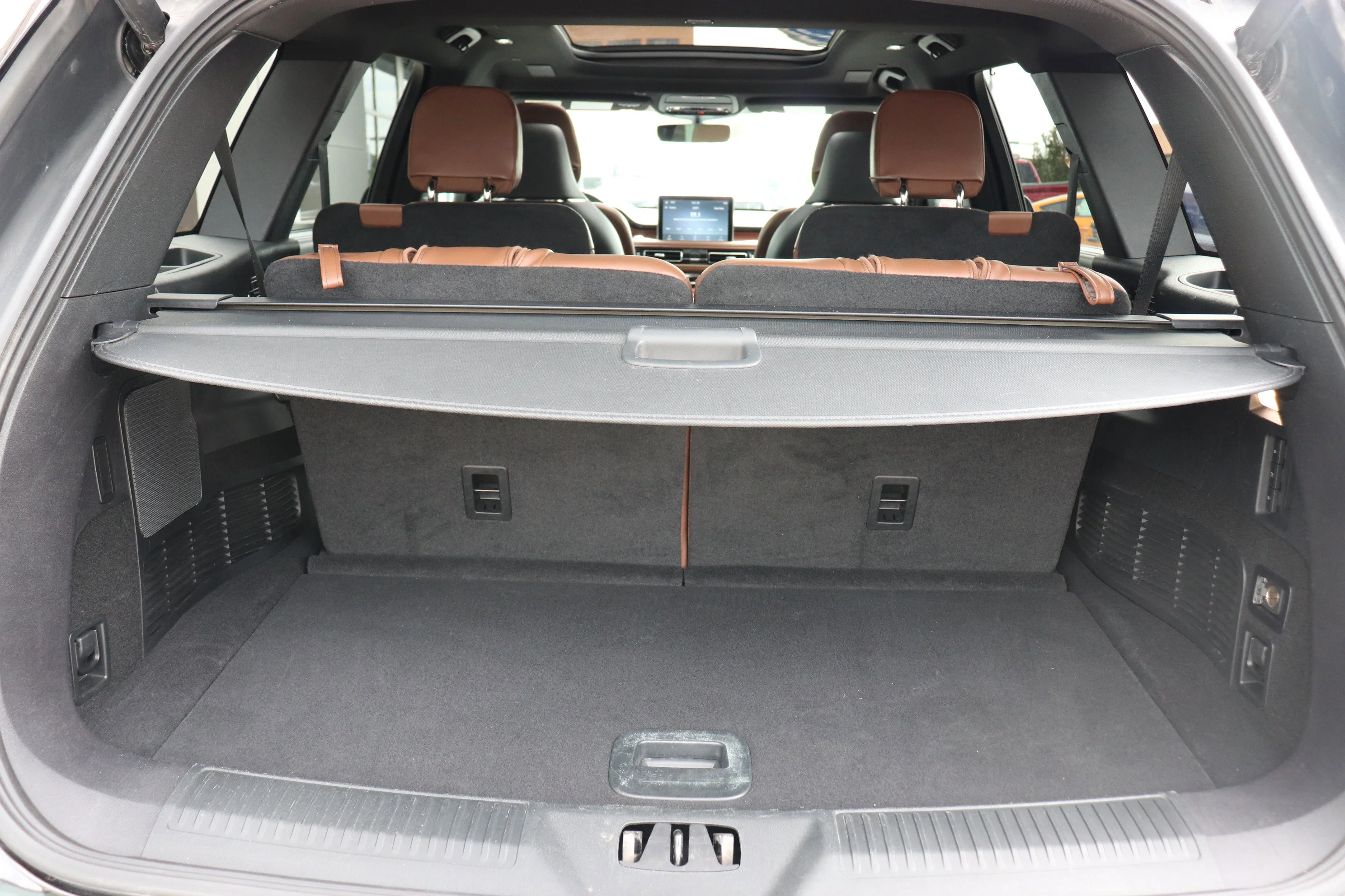 Used 2022 Black Lincoln Reserve image 6