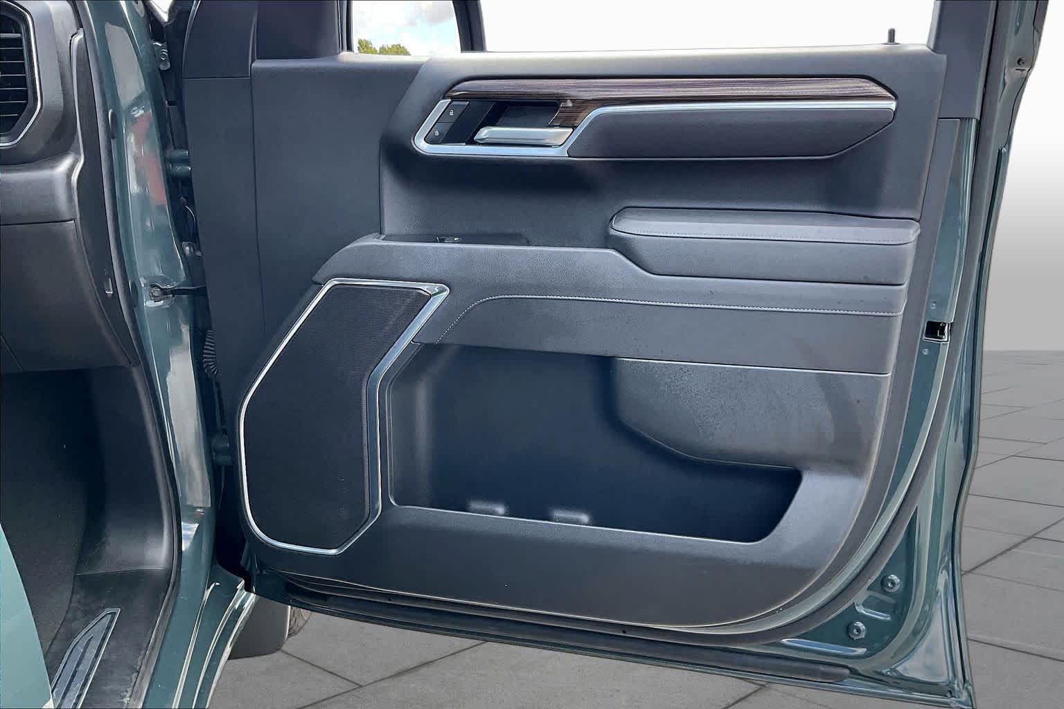 Used 2025 Cypress Gray Chevrolet LT image 20