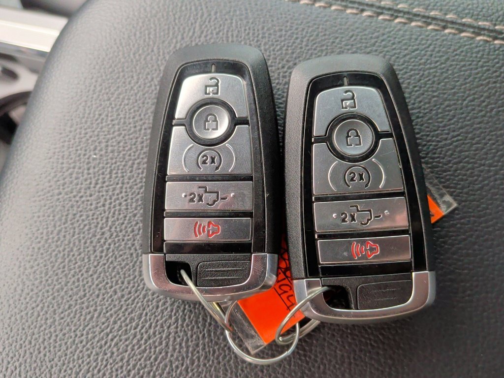 Used 2025 Agate Black Metallic Ford Lariat image 51