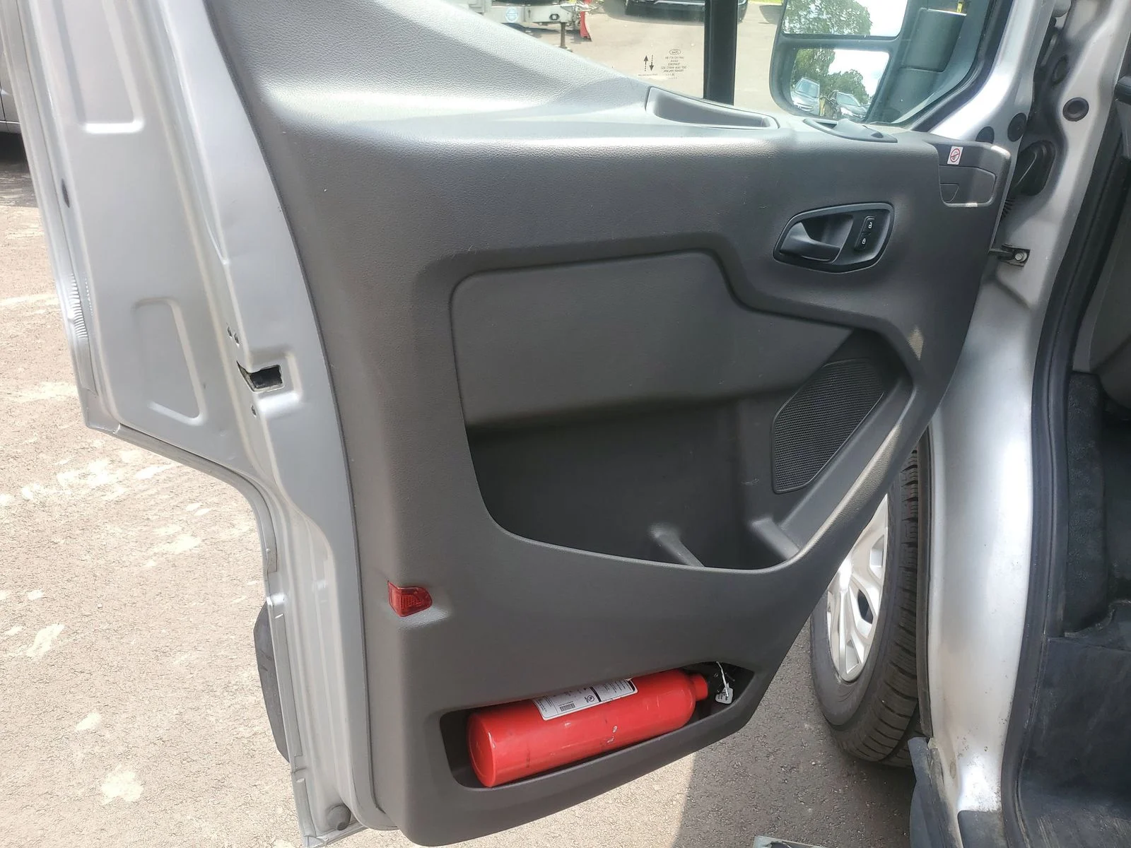 2020 Ford Transit Passenger Van XL - Photo 7