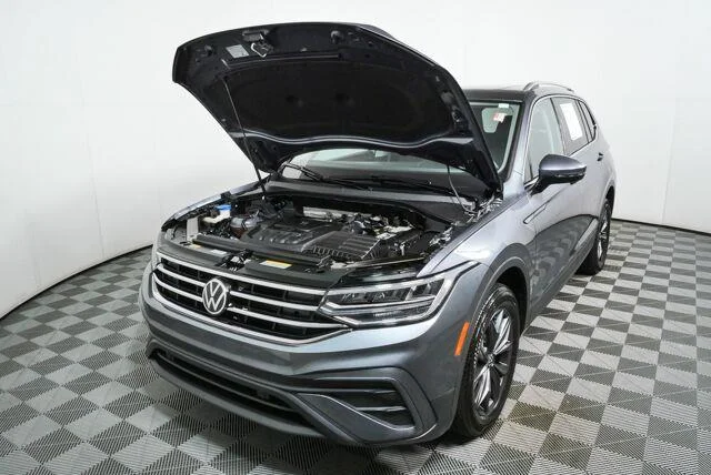 Certified Used 2024 Platinum Gray Metallic Volkswagen SE image 32