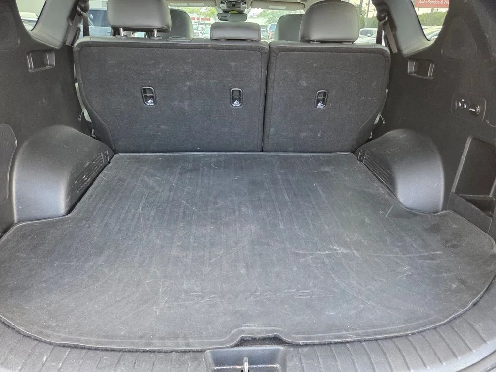 Used 2023 Gray Hyundai SEL image 26