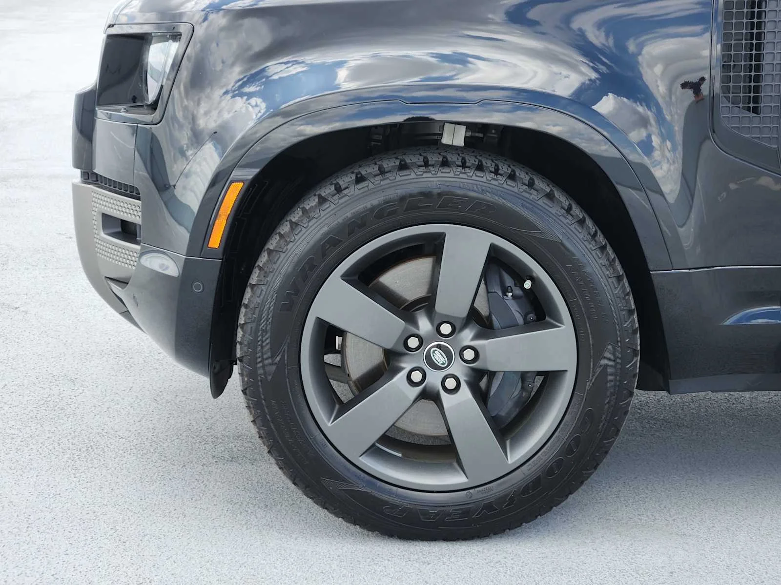 Certified Used 2025 Santorini Black Metallic Land Rover X-Dynamic SE image 9