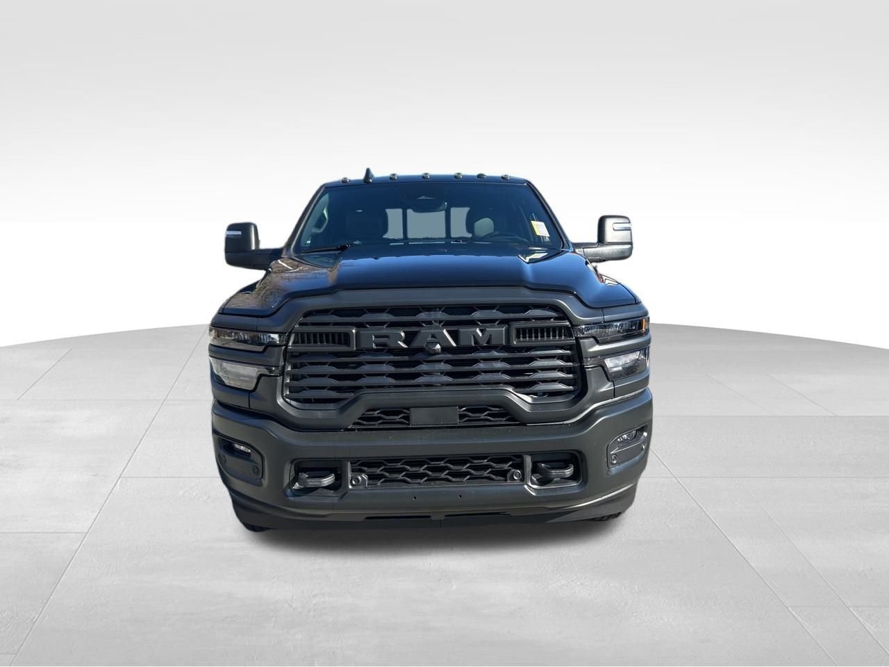 New 2026 Diamond Black Crystal Pearl-Coat Exterior Paint RAM Tradesman image 10