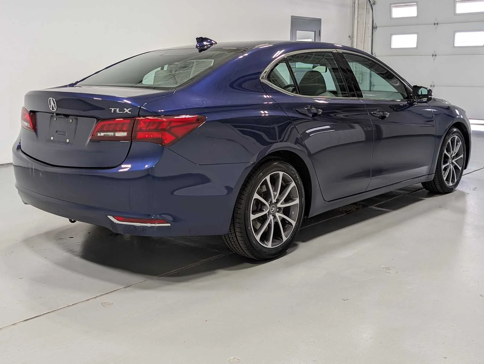 Used 2015 Fathom Blue Pearl Acura V6 Tech image 8