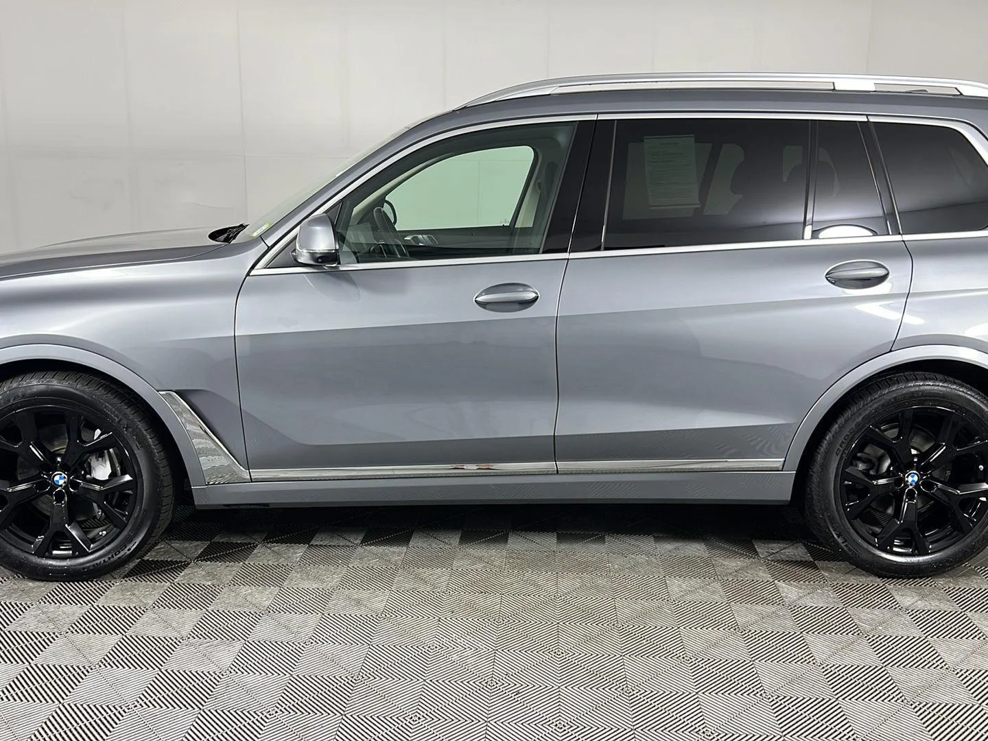 Used 2024 Skyscraper Grey Metallic BMW xDrive40i image 27