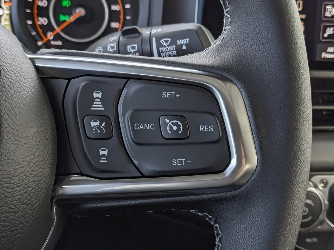 New 2026 Grey Jeep Sahara - - 4x4 - McKinley Leather - Body-Color Top - Alpine Audio - Remote Start & More! image 17