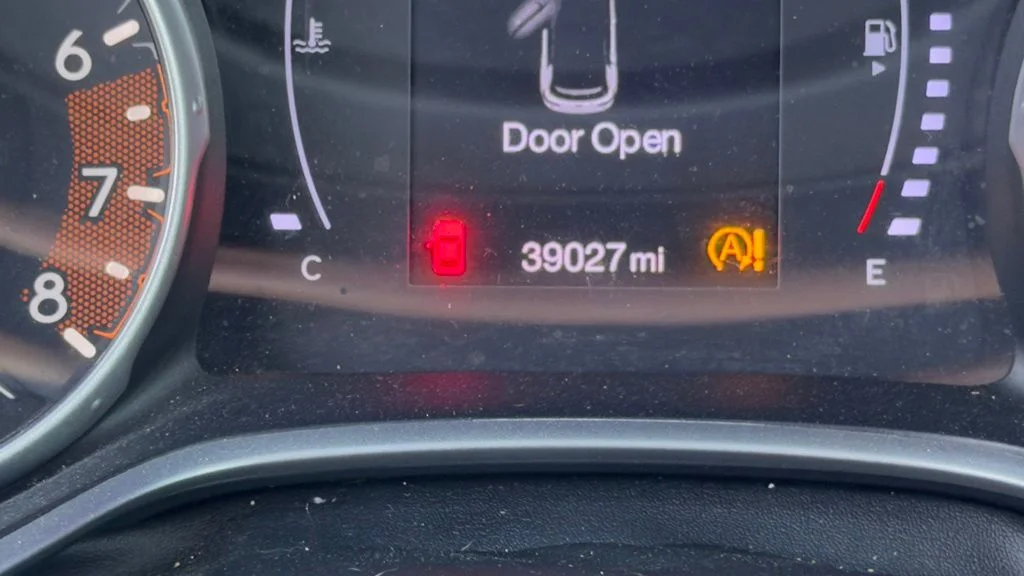 Used 2020 White Jeep Latitude image 9