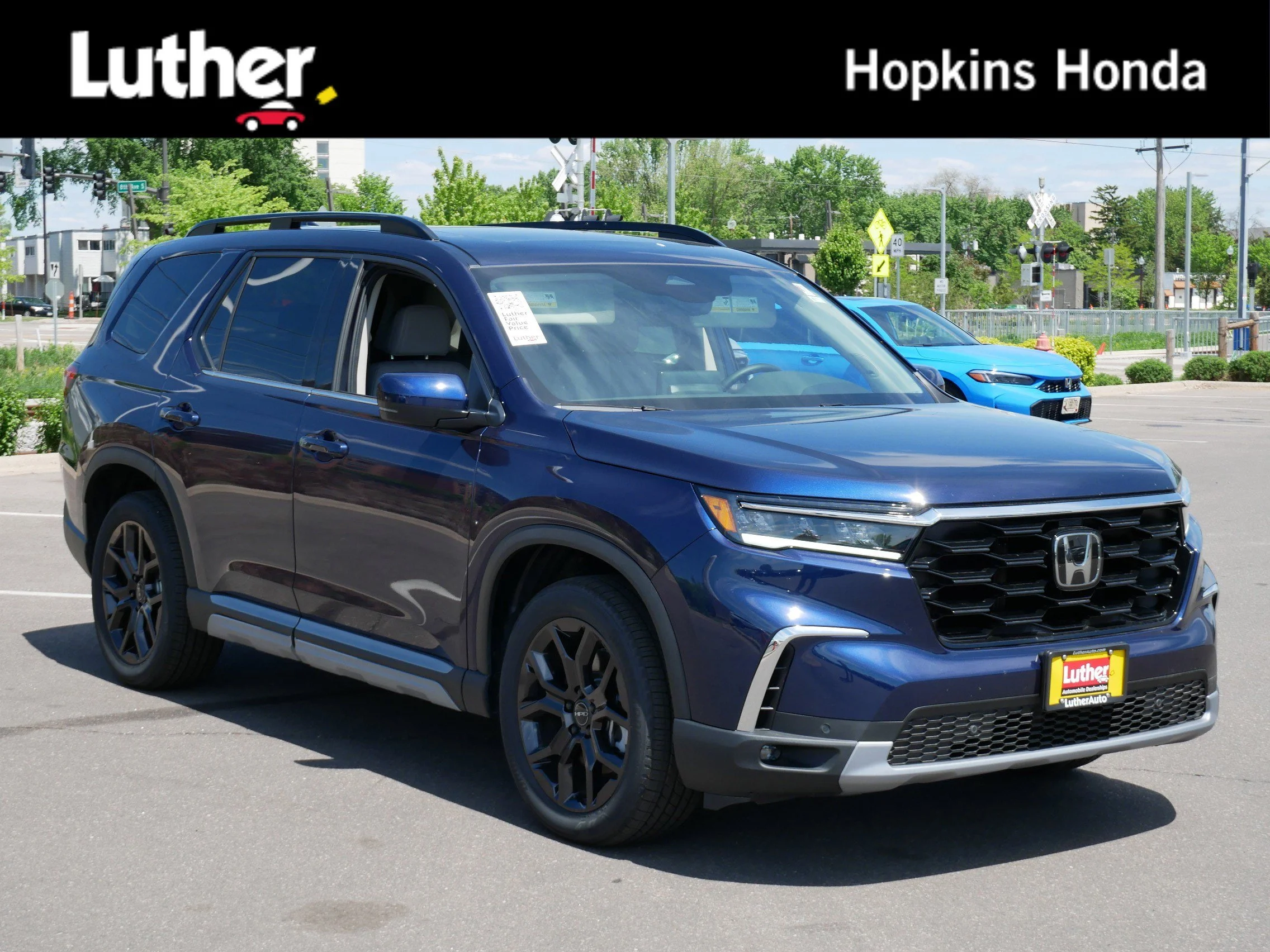 2025 Honda Pilot Touring AWD's photo
