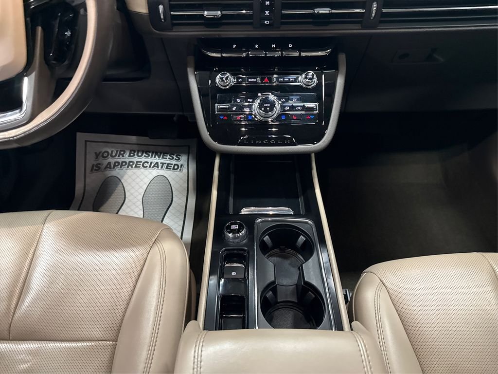 Used 2020 Silver Lincoln Standard image 18