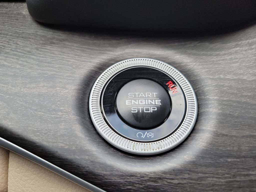 Used 2024 White Jeep Limited image 31