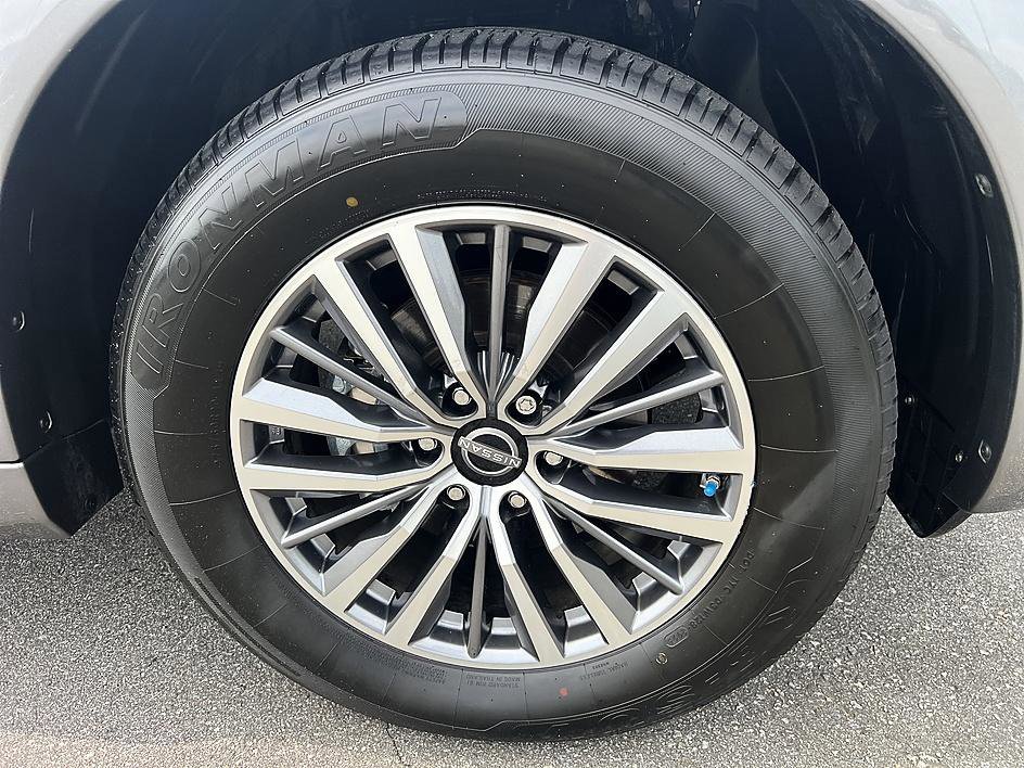 Used 2022 Gun Metallic Nissan SL image 12