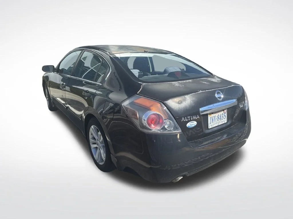 Used 2010 Black Nissan 3.5 SR image 4