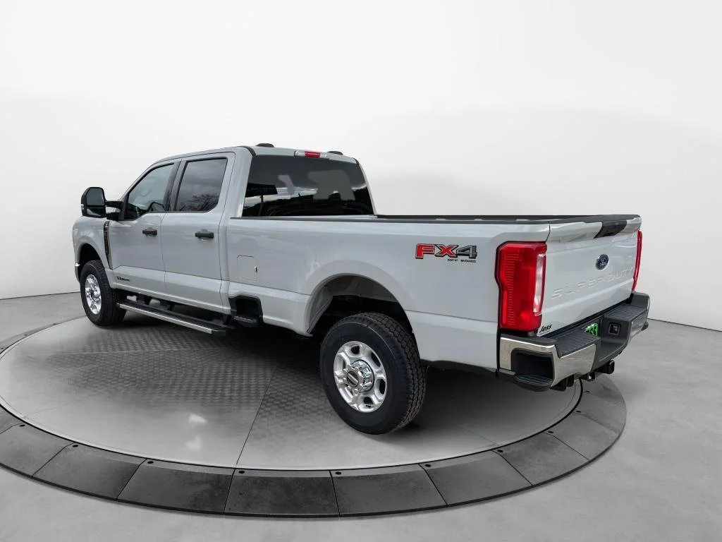 New 2026 Avalanche Ford F-350® XLT image 3