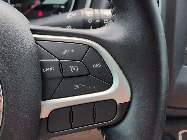 Certified Used 2020 Olive Green Pearlcoat Jeep Latitude image 24