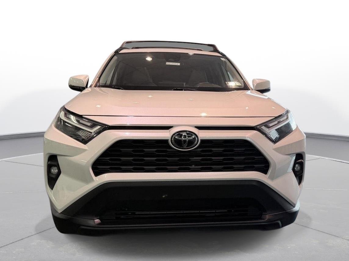 Used 2024 Wind Chill Pearl Toyota XLE Premium image 16