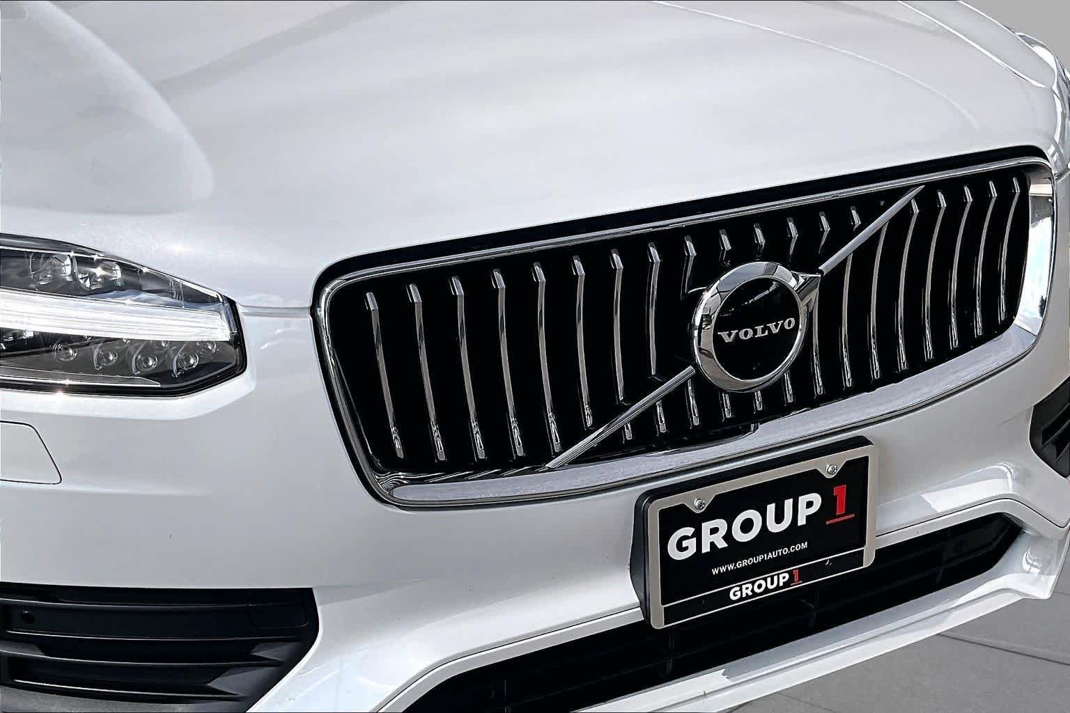 Used 2021 Crystal White Metallic Volvo Momentum image 30