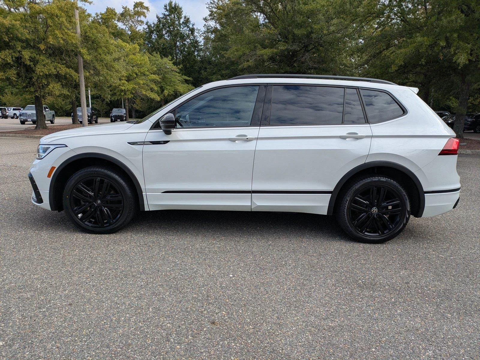 Used 2022 Pure White Volkswagen SE R-Line Black image 7