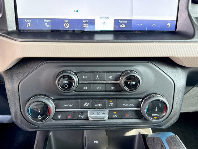 Used 2022 White Ford Wildtrak image 19