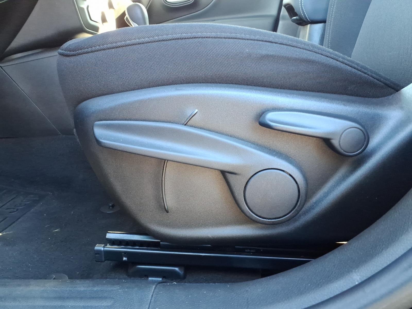 Certified Used 2023  Jeep Latitude image 15