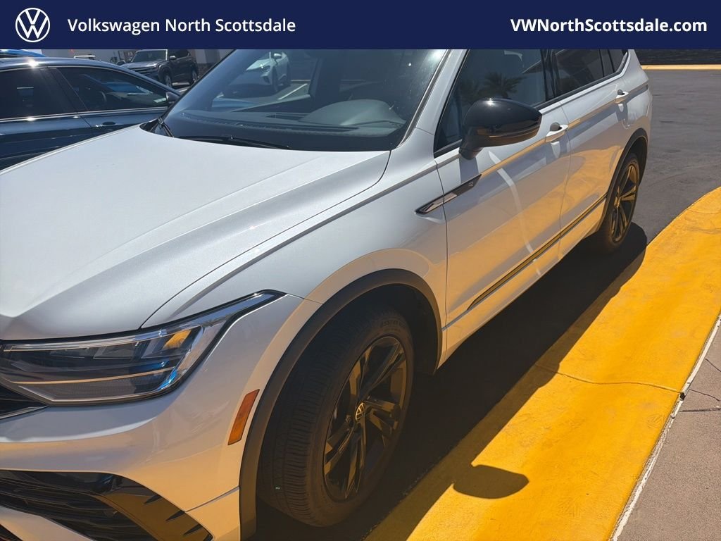 2024 Volkswagen Tiguan 2.0T SE R-Line Black 4Motion's photo