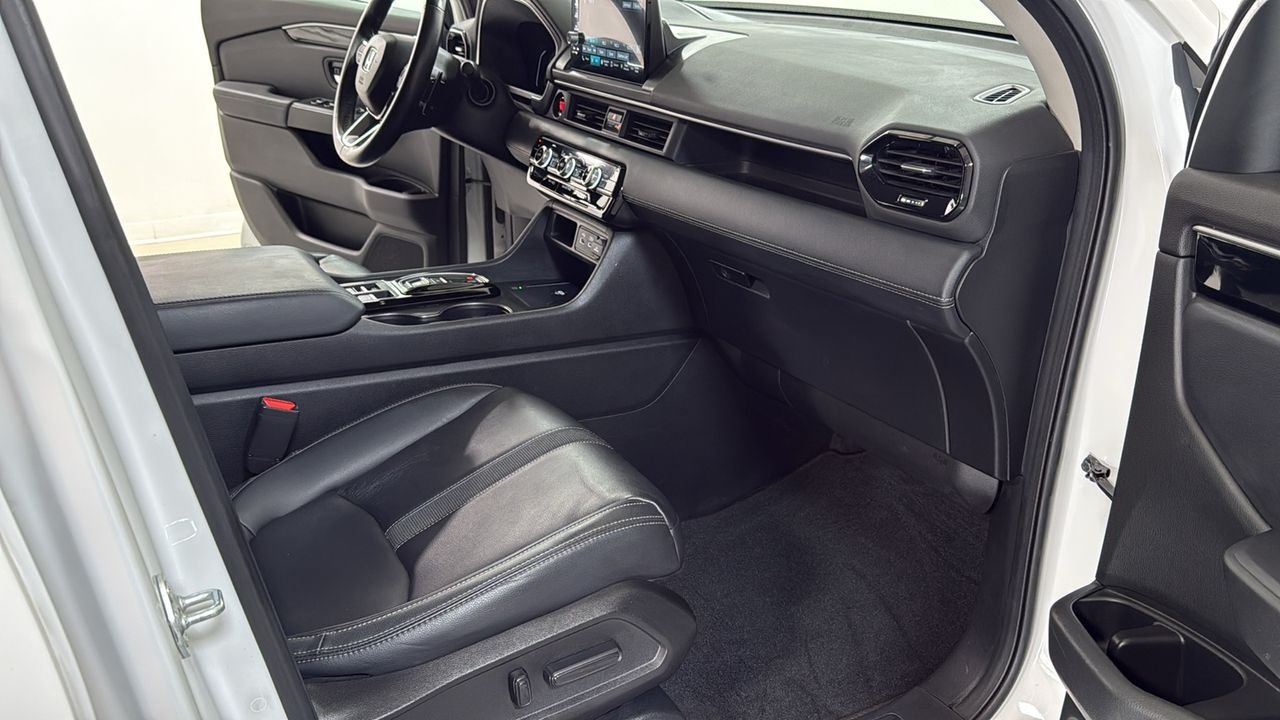 Used 2023 White Honda EX-L image 19